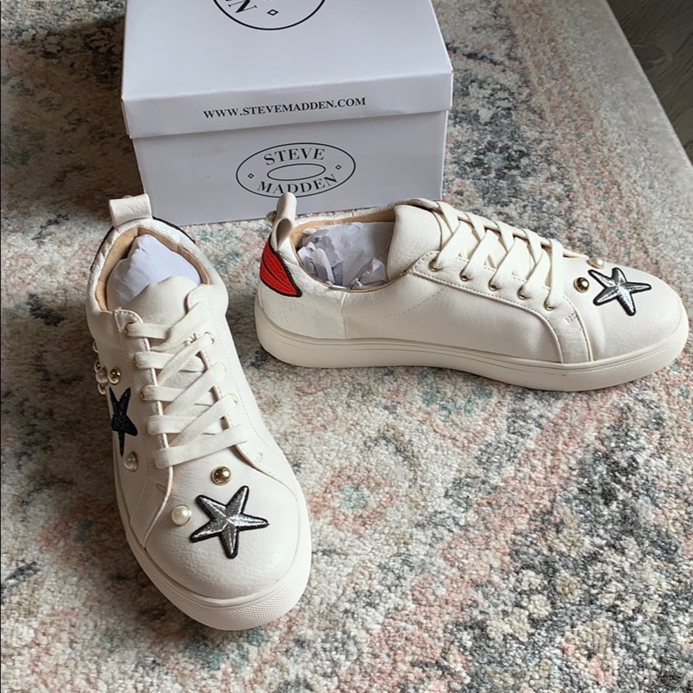 Brand new Steve Madden tennis shoes